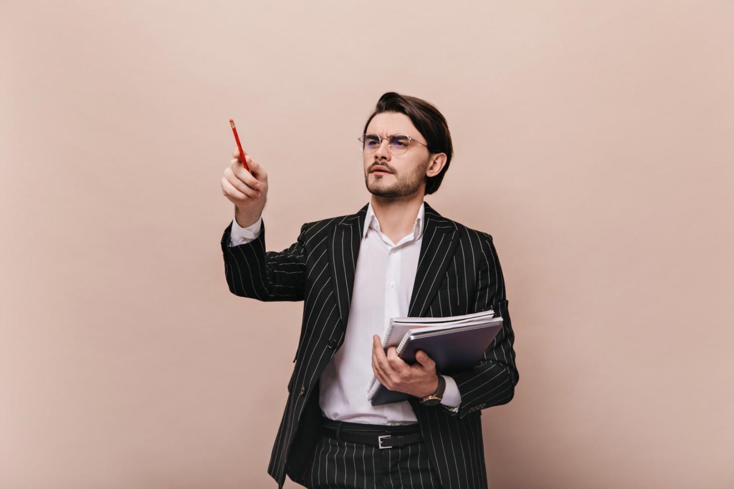 Интерфейс платформы на различных устройствах демонстрирует адаптивность дизайна